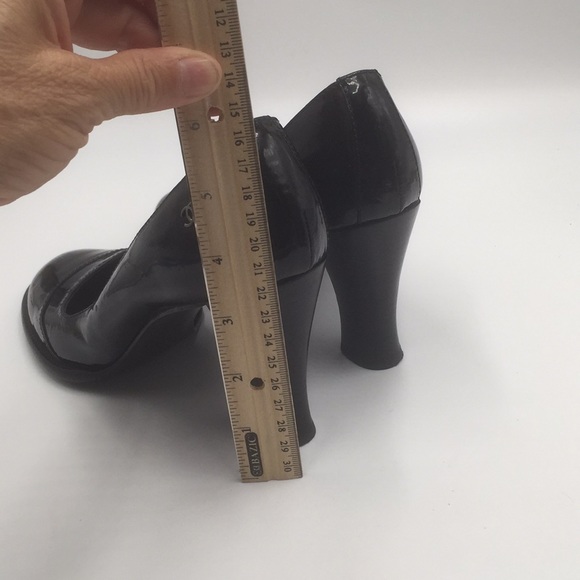 CHANEL Glossy Black Heels - Picture 9 of 15